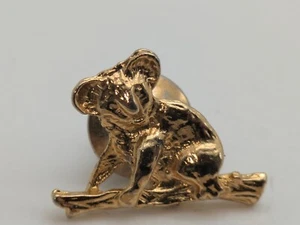 Koalabär auf Bambus Anstecknadel goldfarben metallic - Bild 1 von 4