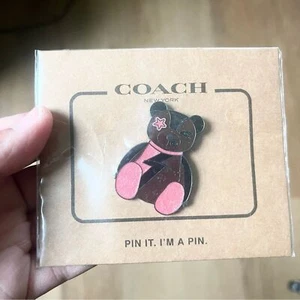 Coach Bär Pin schwarz braun und pink mit Sternenauge Sammlerstück Accessoire für Taschen - Bild 1 von 5