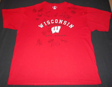 LOOK 2006-07 NCAA Champion Wisconsin Badgers Womens Hockey Team Autoed T Shirt