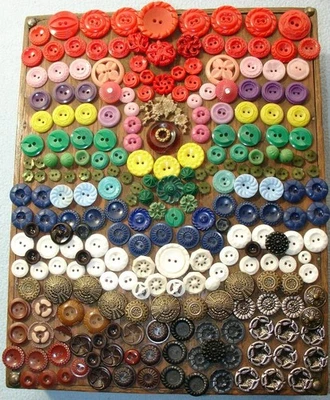 244 Vintage FLOWER FLORAL BUTTONS Carved Pierced BLUE RED PINK WHITE GOLD +  EUC - Image 1 of 4