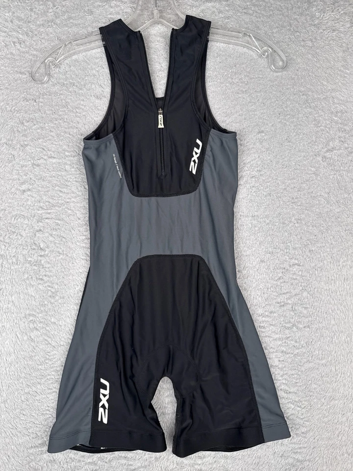 2XU Bermuda de Ciclismo Feminina Média Preta Cinza Triatlo Tri Poli Microfibra - Imagem 1 de 4