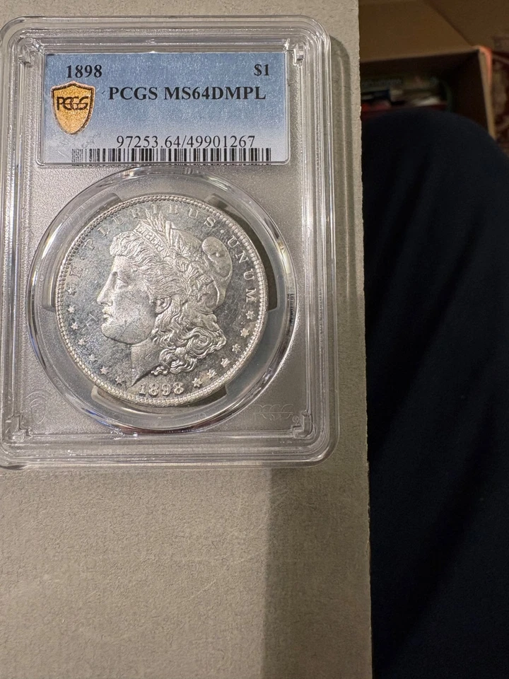 Серебряный Моргановский доллар 1898 P PCGS Золотой Щит MS 64 DMPL (глубокое зеркало пруф-лайк) - Изображение 1 из 2