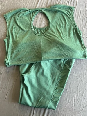Marika Set Size Med Pocket Leggings And Top Green Floral - Image 1 of 4