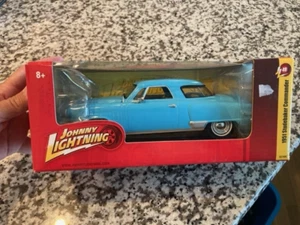 1951 Studebaker Commander 1:24 Release 49 Blue 2010 Johnny Lightning Car - Picture 1 of 6