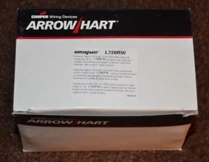 Cooper Arrow Hart L720RW Receptacle 2P-3W 20A 277V Watertight Locking L7-20 - Picture 1 of 7