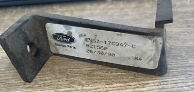 FORD 1989/1995 OEM THUNDERBIRD & COUGAR "SOPORTE" (CUBIERTA DEL PARACHOQUES DELANTERO) SOPORTE NOS Foto 1 de 4