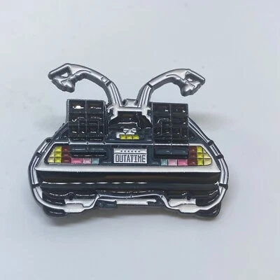 Broche prendedor esmaltado Back to the Future Delorean 'OUTATIME' 1,6"" trasero NUEVO Foto 1 de 4