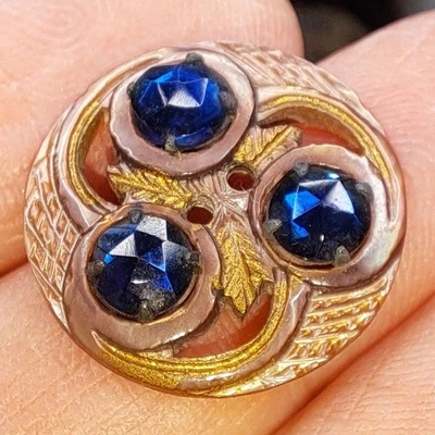 Antiguo botón de perlas perforadas talladas, juego de 3 puntas de vidrio azul facetado, casi 3/" Foto 1 de 4