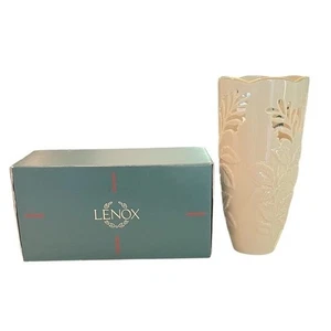 NEW LENOX WESTBURY Small Vase Ivory Gold Guilted Embossed Leaf Cutout 5.5" - Picture 1 of 6