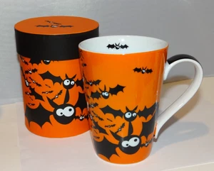 Taza de café de Halloween de murciélagos de diseño de diseño de porcelana Andi Carter - Imagen 1 de 10