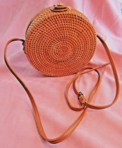 Vintage WICKER  ROUND PURSE BAG ~ leather strap ~ FLORAL COTTON INT ~ FUN - FUN - Picture 1 of 5