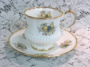 Elizabethan Fine Bone China Footed Teacup & Saucer Fruit Basket Design, Gold Rim - Picture 1 of 11