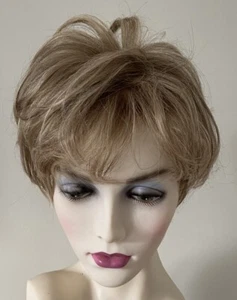 Excite Perücke von Raquel Welch - Glazed Sand - Bild 1 von 6