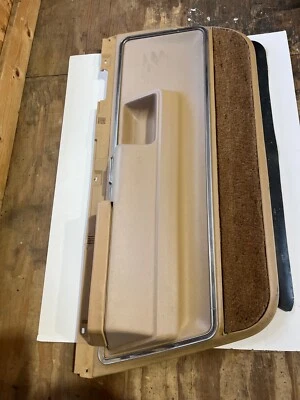 Buick Estate 1976, Station Wagon lado del conductor panel de puerta inferior trasero Foto 1 de 4