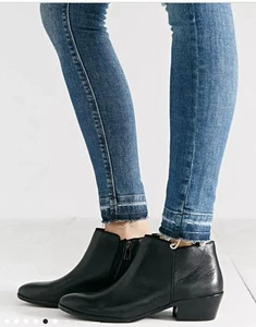 Sam Edelman Petty Leather Zippered Low Heel Ankle Bootie Black Size 7.5 M - Picture 1 of 13
