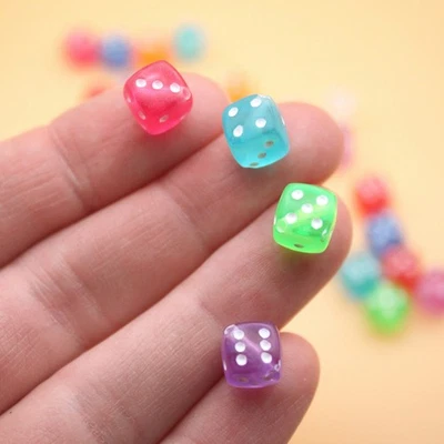 Pequeños Dados Color 6 Pk Mini Piezas de Juego Escala 1:3 para Casa de Muñecas, Piezas de Repuesto Foto 1 de 4