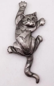 Broche prendedor vintage JJ 1988 Jonette Jewelry Co. artefactos problemas gato tono plata 3" - Imagen 1 de 5