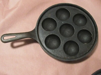 VINTAGE GRISWOLD 962  CAST IRON No. 32 AEBLESKIVER PAN - MADE IN U.S.A. - Image 1 of 4