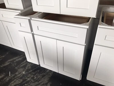 coctelera armario base blanco 24 pulgadas Foto 1 de 4