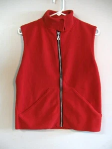 WOMAN'S COOLWEAR RED FLEECE VEST W ZIP CLOSURE - SIZE M - MADE IN USA - Picture 1 of 7