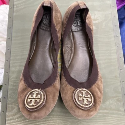 Zapatos planos de ballet Tory Burch Reva marrón gamuza cuero logotipo punta talla 7,5 Foto 1 de 4
