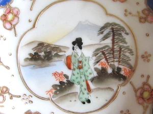 VINTAGE JAPAN PORZELLAN GEISHA KLEINER SOCKELSTÄNDER 4 1/4" - Bild 1 von 7