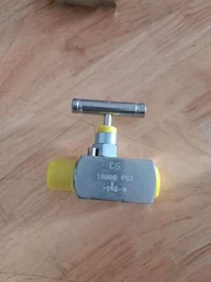 Needle Valve 1/2" MNPT x 1/2" FNPT 10,000 PSI Carbon Steel - Image 1 of 2