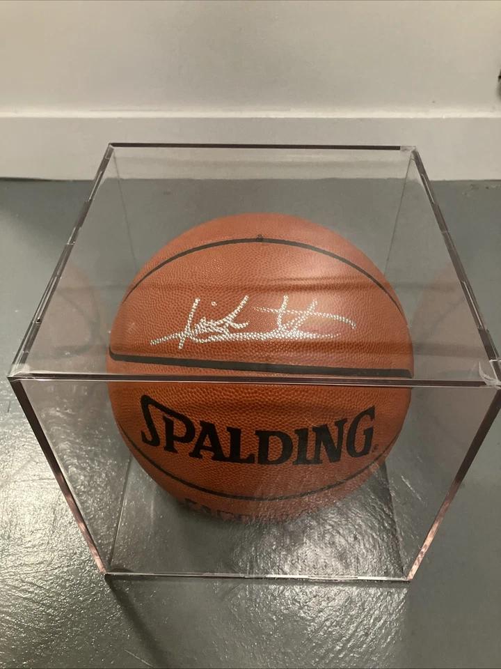 Baloncesto autografiado firmado por Isiah Thomas de los Detroit Pistons en tinta gris con estuche Foto 1 de 4