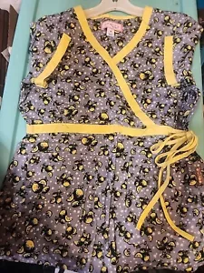 KOI LEMONS 🍋Ex SMALL SCRUB TOP! YELLOW ACCENTS! MEDICAL DENTAL VET TECH! 😷👌🍋 - Picture 1 of 8