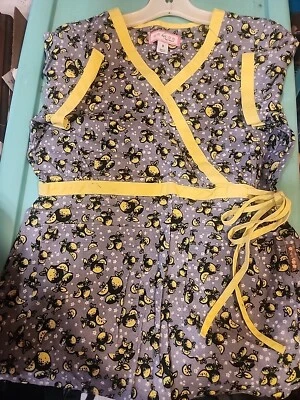 KOI LEMONS 🍋Ex SMALL SCRUB TOP! YELLOW ACCENTS! MEDICAL DENTAL VET TECH! 😷👌🍋 - Image 1 of 4