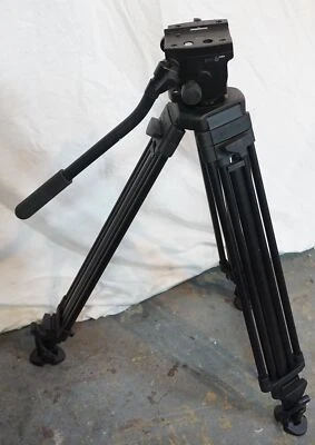 VINTEN 3819 POZI-LOC PRO ALUMINUM TRIPOD W/PROTOUCH PRO6 HDV FLUID HEAD + BAR#1 - Image 1 of 4