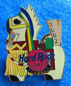 FUKUOKA JAPONÉS AÑO NUEVO 2002 BLANCO JUGUETE CABALLO DECORATIVO Hard Rock Café PIN LE - Imagen 1 de 1