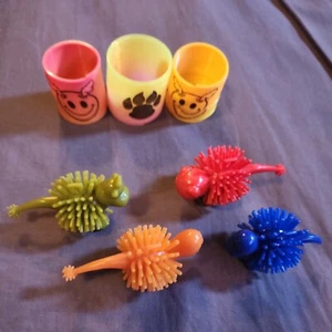 Colourful MINI toy lot, 4 3" dinos, 3 small 2" plastic slinkys - Canadian seller - Bild 1 von 4