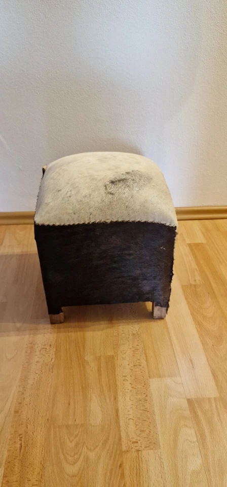 Hocker Kuhfell Schwarz Weiss Sitzhocker Fellhocker Kuh Fell Sessel Stuhl. - Bild 1 von 4