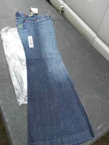 Jeans effetto invecchiato nuovi con etichette 7 for all mankind svasati tutti cristalli verdi taglie - Foto 1 di 8
