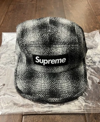 Gorra de campamento Supreme FW25 Harris Tweed con logotipo de lana a cuadros negra talla única nueva EN MANO Foto 1 de 4