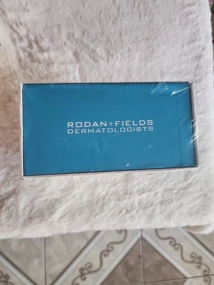 Rodan Fields Redefine Macro Exfoliante Geles de Enfriamiento, Paquete de 8, Nuevo Sellado Foto 1 de 4