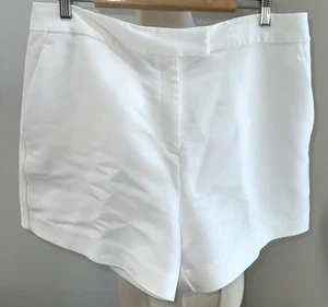 Country Road - Size 16 - White Shorts - Preowned VGC - Picture 1 of 5