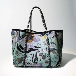 Borsa Pop Ups marca Everyday in neoprene in fiore come nuova modello e nuova con etichette $125 - Foto 1 di 7