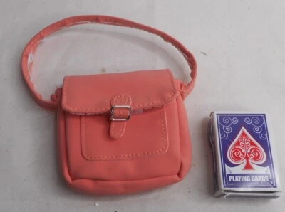 Nuestra Generación 18" Tamaño Muñeca Accesorio Rosa Monedero/Bolso 3 x 3" con Baraja de Cartas Foto 1 de 2