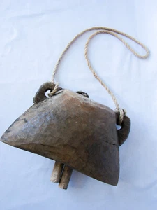 Vintage / Antique Hand Carved Wooden Cow Bell - Picture 1 of 6