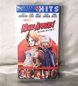 Mars Attacks (VHS, 2000, Warner Brothers Hits Collection) Sealed New Condition - Foto 1 di 3
