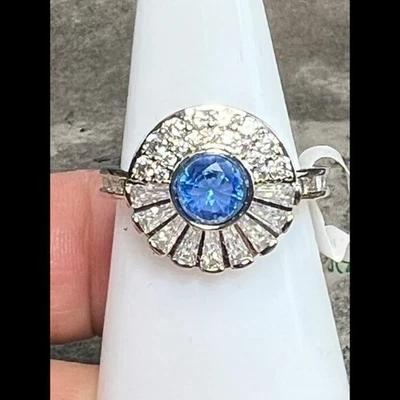 Anillo Bomba Fiesta Anillo, Talla 8, Piedra Azul, Acentos Tipo Circonita, Banda Color Plata Foto 1 de 2