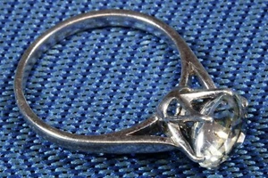 Anillo solitario vintage. Circonita. Vintage Solitaire Ring Zirconia - Imagen 1 de 9