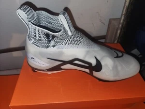 NEW Nike WHT / BLK Football Cleats Men's Size: 17 - Picture 1 of 1