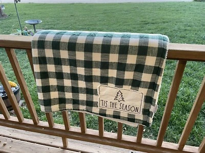 Manta de regazo parche verde Rae Dunn - Tis The Season suave Sherpa polar tiro 50X60 Foto 1 de 4