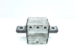Mercedes-Benz CLS C219 2009 Diesel 165kW Engine mount bracket A2122400418 - Picture 1 of 5