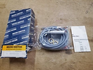 Honeywell Micro Switch 923AA2W-A7T Proximity Sensor, New in box - Picture 1 of 6