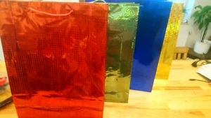 12/24 Geschenktüten/ Geburtstag, Weihnachten, usw. Hologramm 4 Farben - Picture 1 of 15