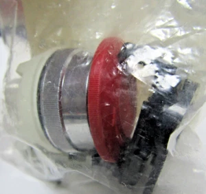 ✌️NEW BACO T11ED01-A RED MUSHROOM HEAD E-STOP PUSHBUTTON PUSH TURN - Picture 1 of 3